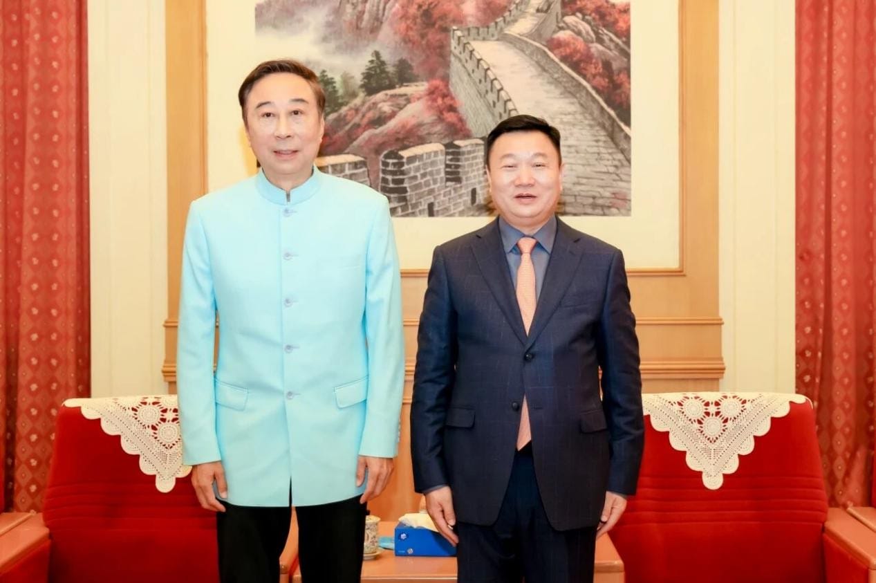 冯巩与黄国林先生合影