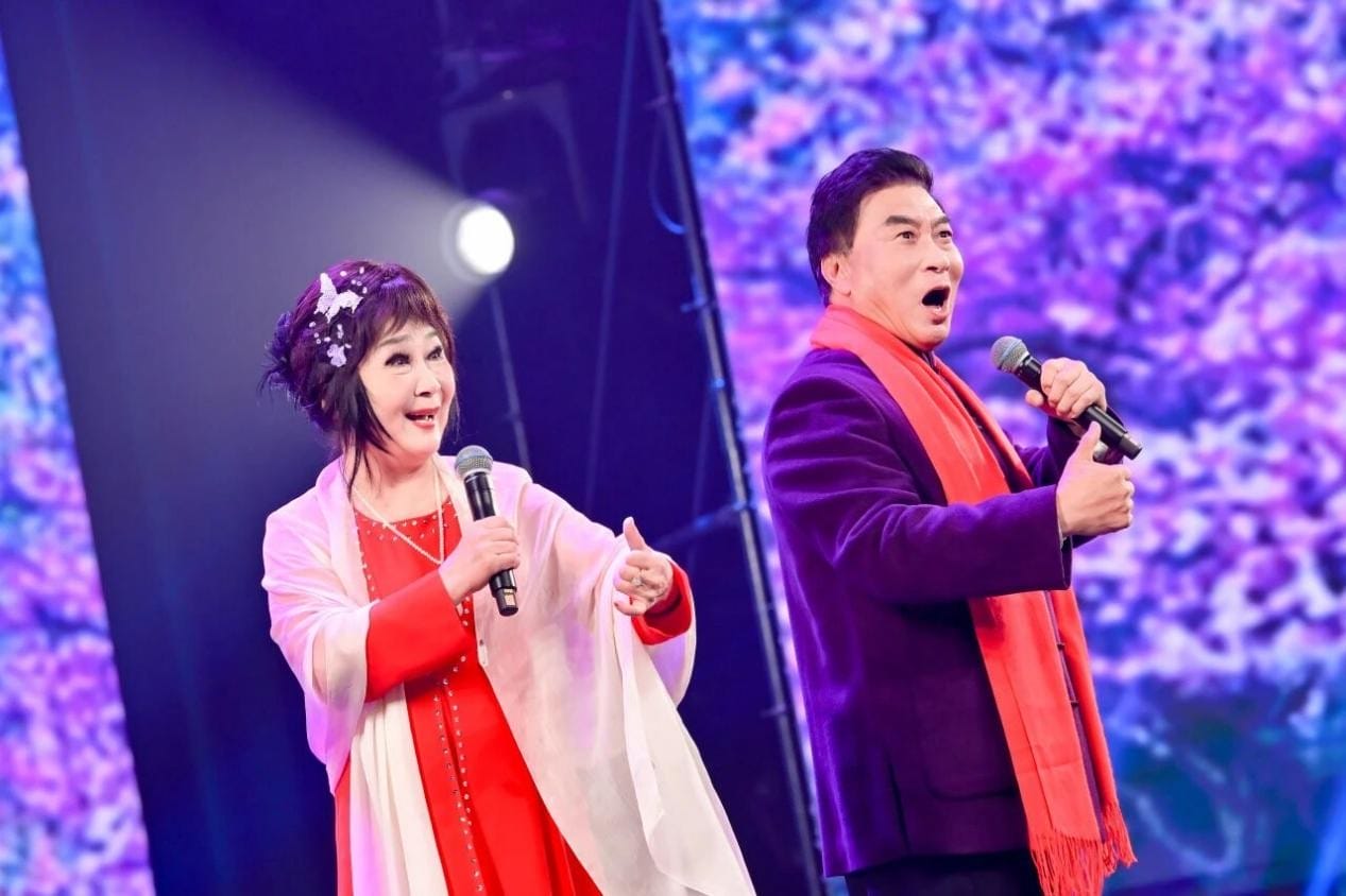 朱宝光戴月琴戏曲表演